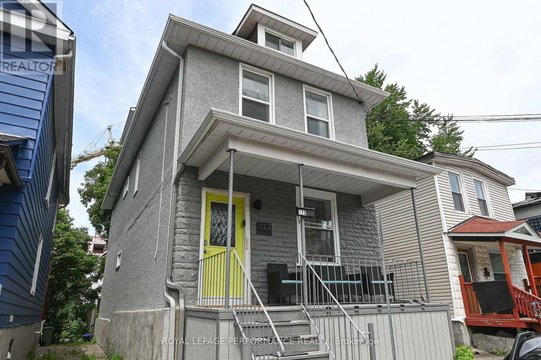 3 - 123 PAMILLA STREET