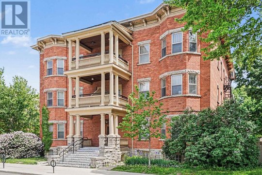 4 - 413 ELGIN STREET