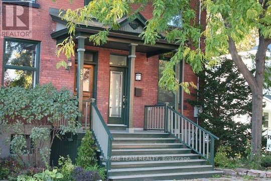 35 IVY CRESCENT