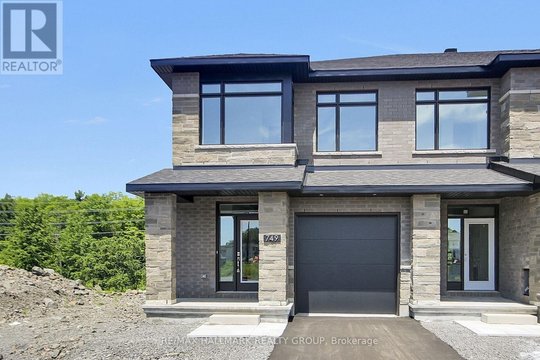 749 NEWSTEAD CRESCENT