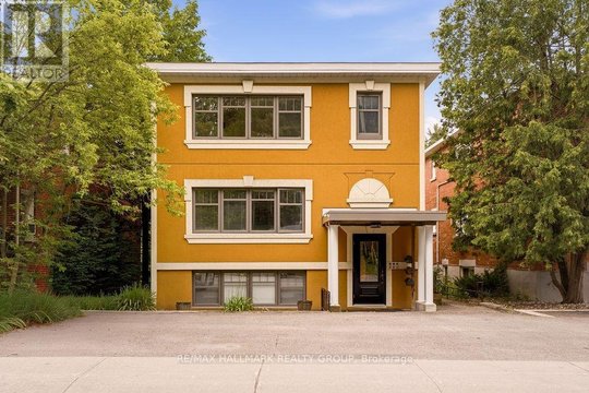 3 - 34 LAVERGNE STREET