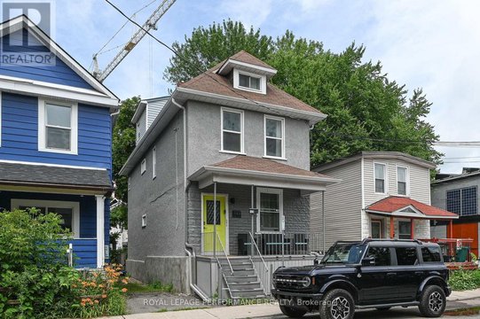 2 - 123 PAMILLA STREET W