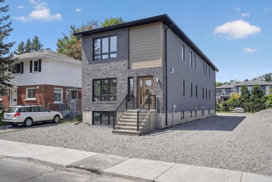 946 Woodroffe Avenue