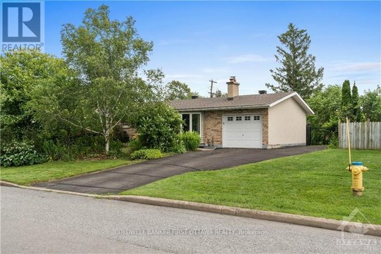 12 OAKWOOD AVENUE