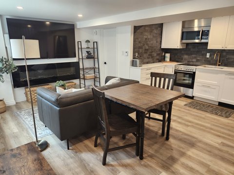 523 Neighbourhood Way