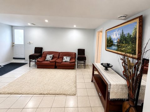 4 Aladdin Crescent