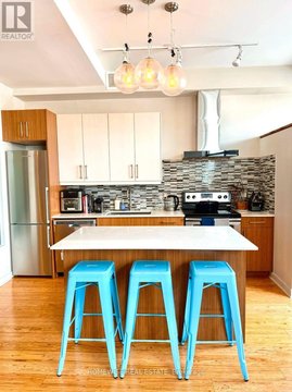 3633 DUNDAS STREET W
