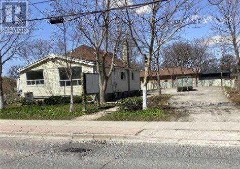 698 SHEPPARD AVENUE W