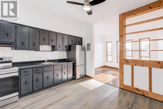3 - 3038 DUNDAS STREET W