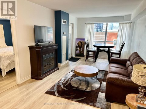 436 - 250 WELLINGTON STREET W