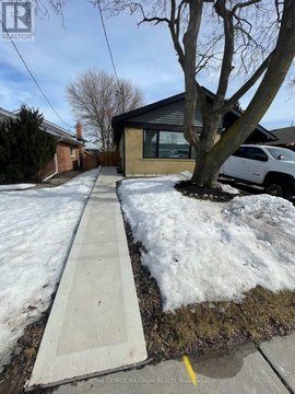 29 PAKENHAM DRIVE