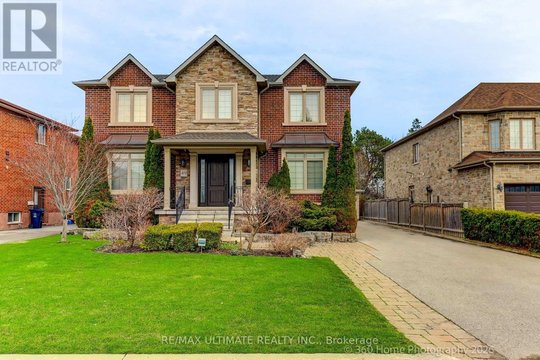 49 GOODERHAM DRIVE