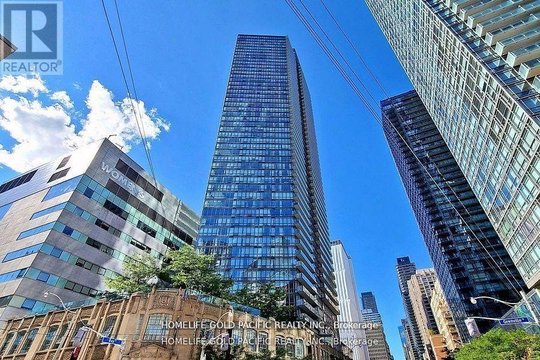 1202 - 832 BAY STREET