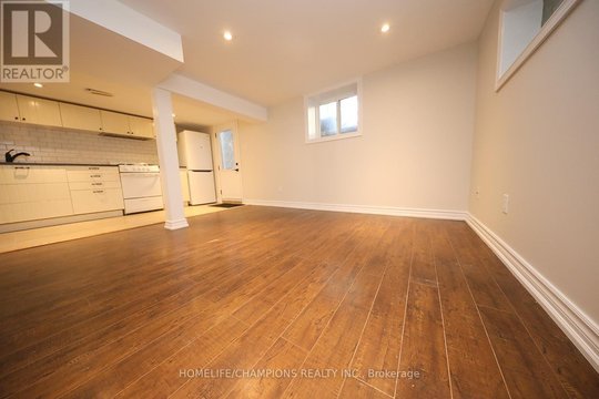 1444 DUNDAS STREET E
