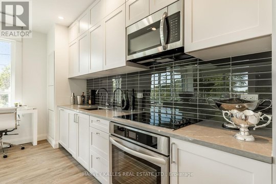 1305 - 71 REDPATH AVENUE
