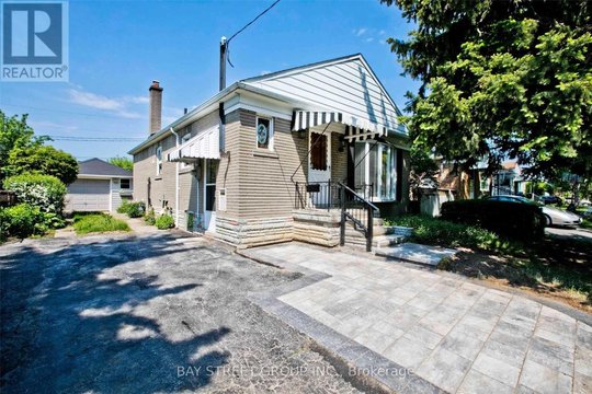 40 GREYLAWN CRESCENT