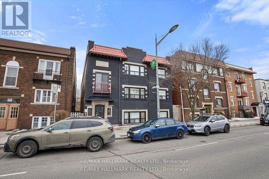 4 - 595 ST CLAIR AVENUE W
