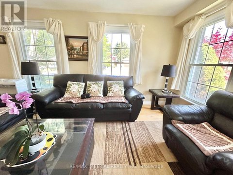 2 ROOMS ON 2ND FL - 16 GLOXINIA CRESCENT