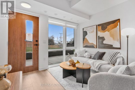 34 - 73 CURLEW DRIVE