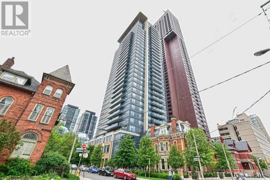 502 - 28 LINDEN STREET