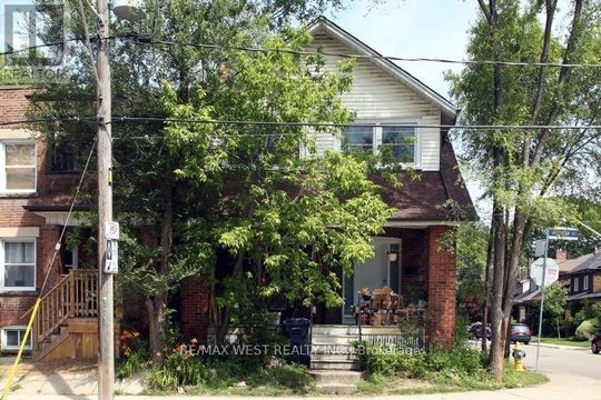 UPPER LEVEL - 420 ANNETTE STREET