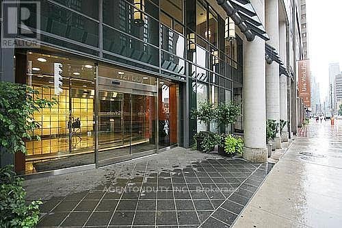 1604 - 1121 BAY STREET