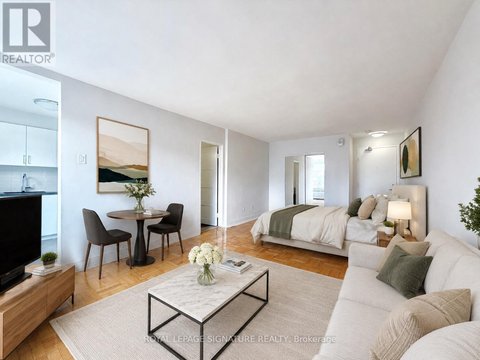 402 - 1545 BATHURST STREET