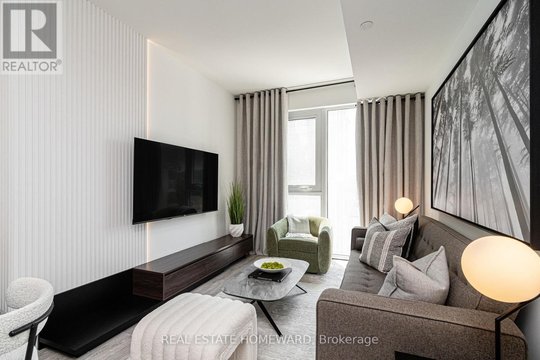 502 - 2020 BATHURST STREET