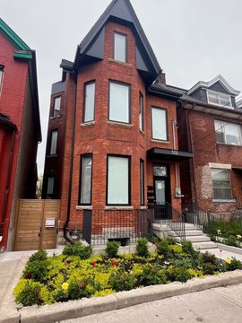 512 Bathurst Street