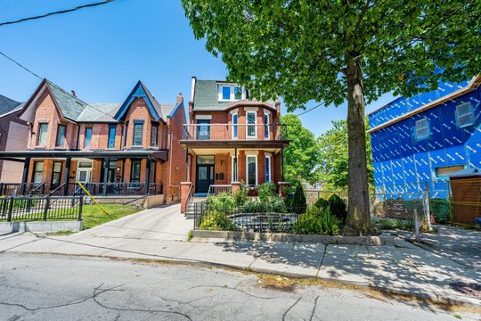 14 Churchill Avenue