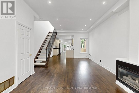 68 MACPHERSON AVENUE