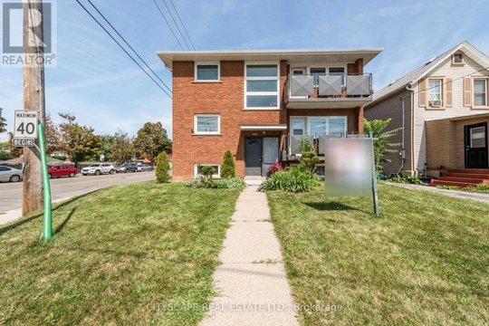 UPPER - 2724 LAKESHORE BOULEVARD W