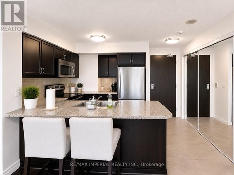 PH15 - 25 LOWER SIMCOE STREET