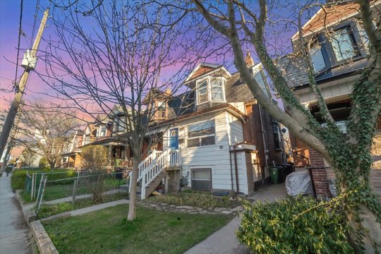 697 Dupont Street