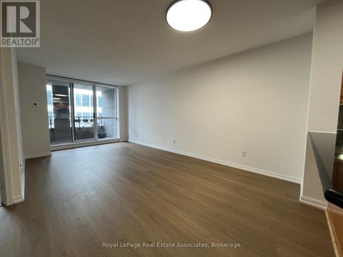 1512 - 140 SIMCOE STREET