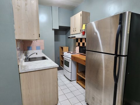 22 Woodlawn Avenue West