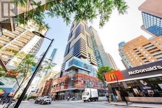 702 - 7 GRENVILLE STREET