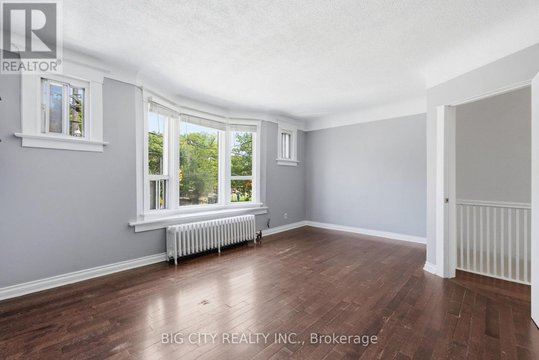 UPPER - 1362 BATHURST STREET