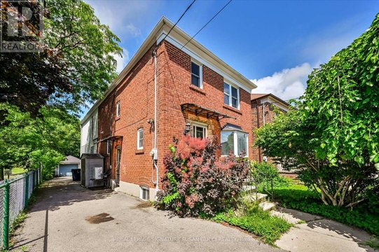 MAIN - 32 MARILYN CRESCENT