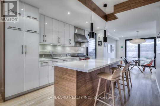133 MUNRO STREET