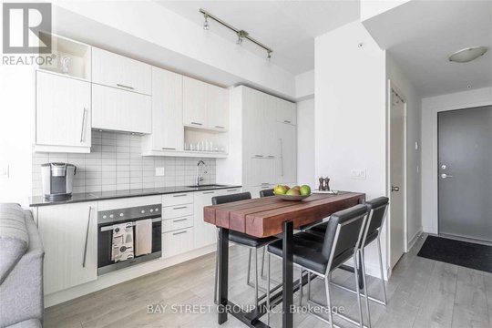 1603 - 30 NELSON STREET E