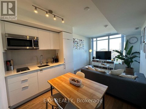 512 - 27 BATHURST STREET