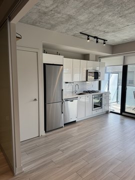 458 Richmond Street West