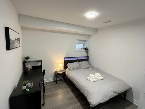 674 Bathurst Street
