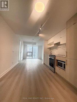 2015 - 100 QUEEN STREET E