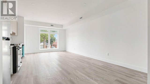 4 - 1927 LAWRENCE AVENUE W