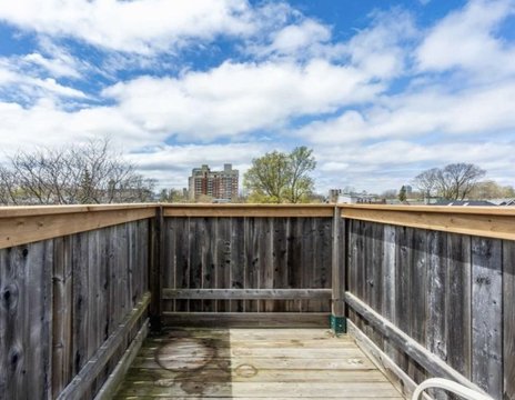 28 Woodycrest Avenue
