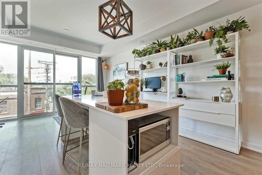 307 - 899 QUEEN STREET E
