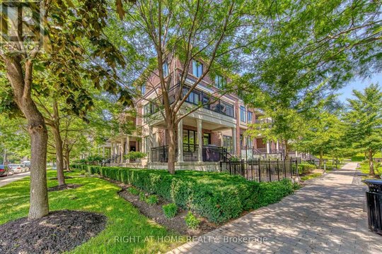 109 - 40 CARNATION AVENUE