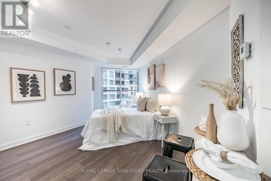616E - 576 FRONT STREET W